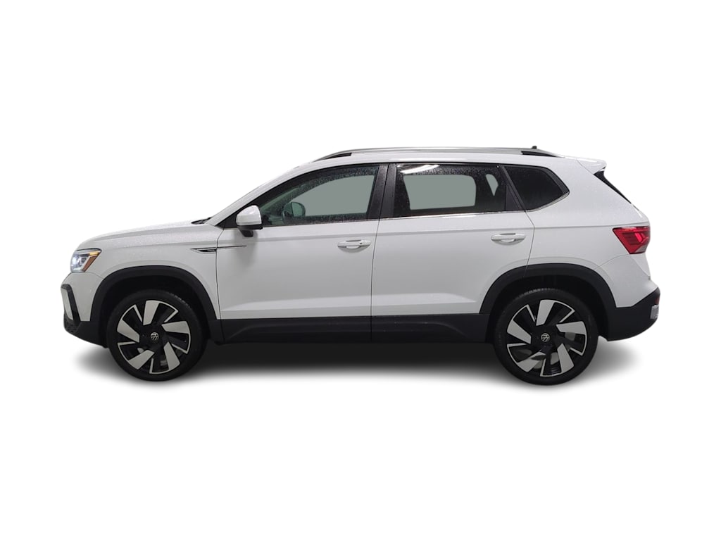 Thumbnail: 2023 Volkswagen Taos - 3