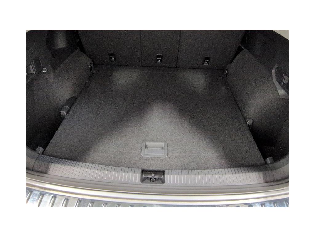 Thumbnail: 2023 Volkswagen Tiguan - 16