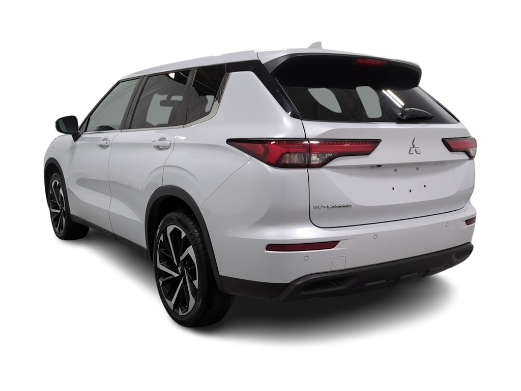 Thumbnail: 2020 Mitsubishi Outlander - 4