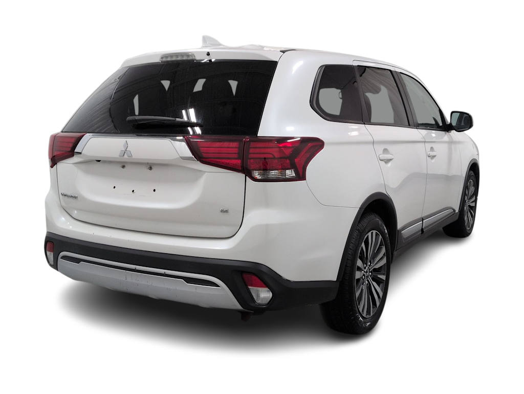 Thumbnail: 2020 Mitsubishi Outlander - 23