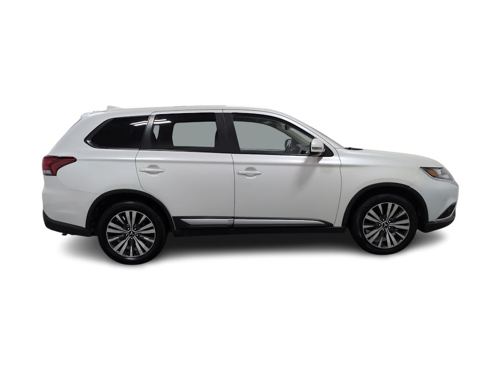 Thumbnail: 2020 Mitsubishi Outlander - 24