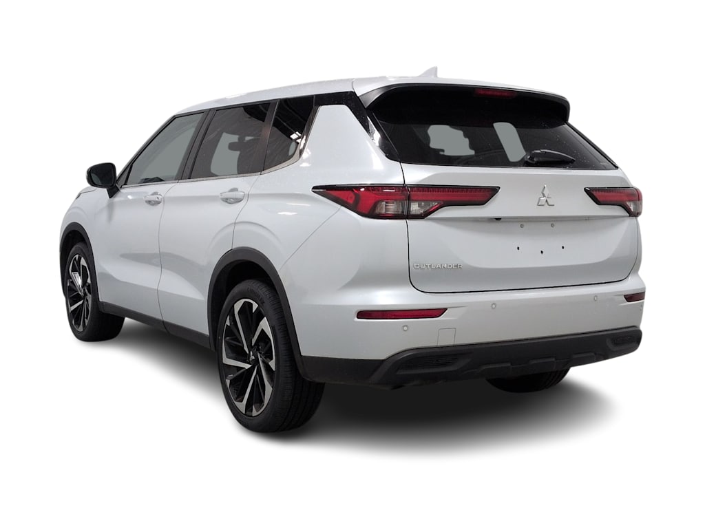 Thumbnail: 2022 Mitsubishi Outlander - 4