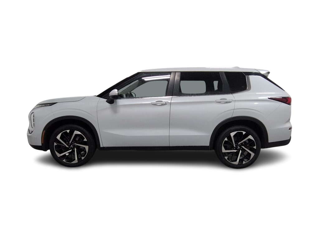 Thumbnail: 2022 Mitsubishi Outlander - 3