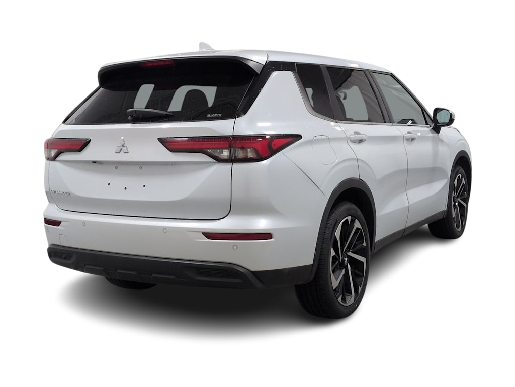 Thumbnail: 2022 Mitsubishi Outlander - 21