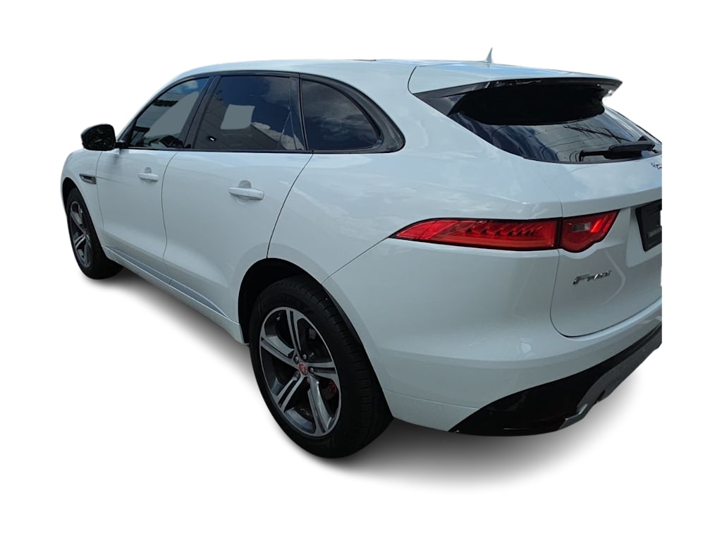 Thumbnail: 2017 Jaguar F-Pace - 4