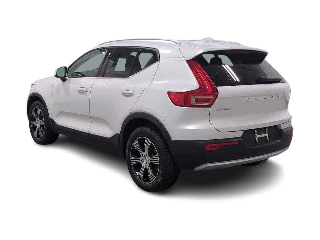 Thumbnail: 2022 Volvo XC40 - 4