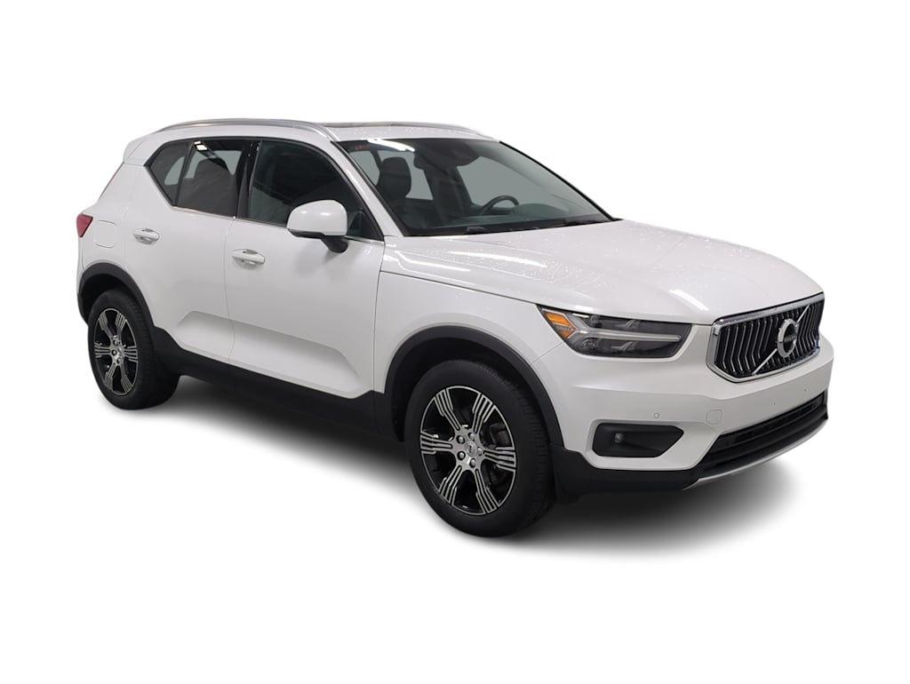 Thumbnail: 2022 Volvo XC40 - 19