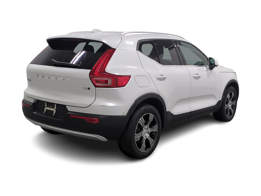 Thumbnail: 2022 Volvo XC40 - 21