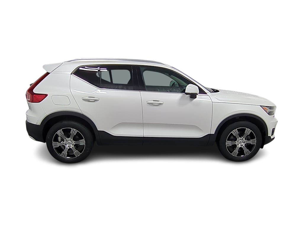 Thumbnail: 2022 Volvo XC40 - 22