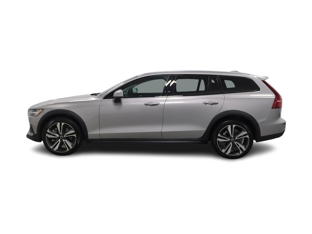 Thumbnail: 2025 Volvo V60 - 3