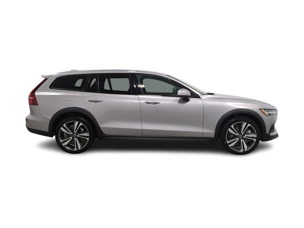 Thumbnail: 2025 Volvo V60 - 24