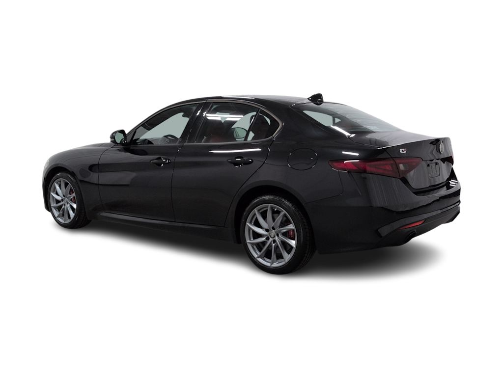 Thumbnail: 2023 Alfa Romeo Giulia - 4