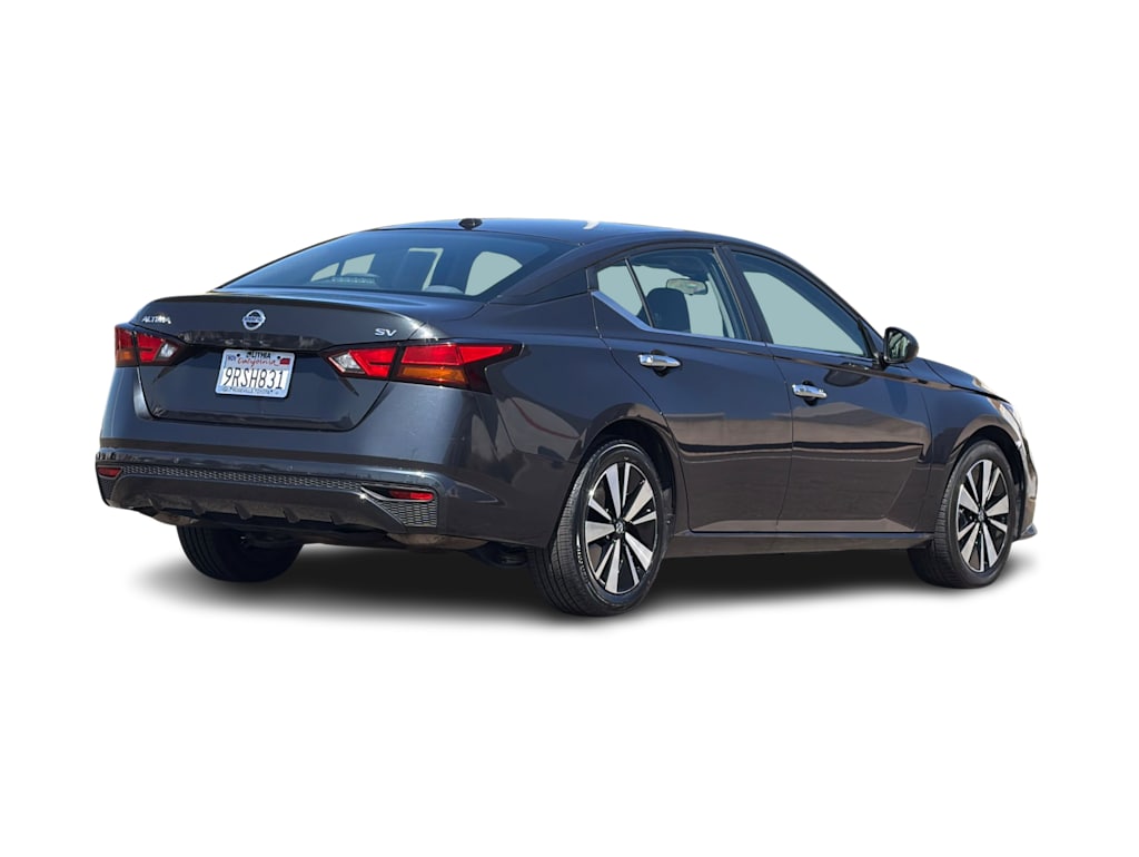 Thumbnail: 2022 Nissan Altima - 17