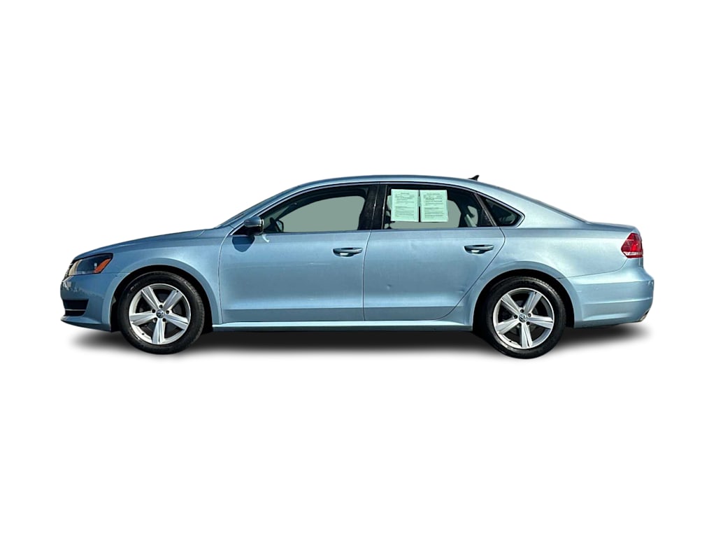 Thumbnail: 2013 Volkswagen Passat - 3