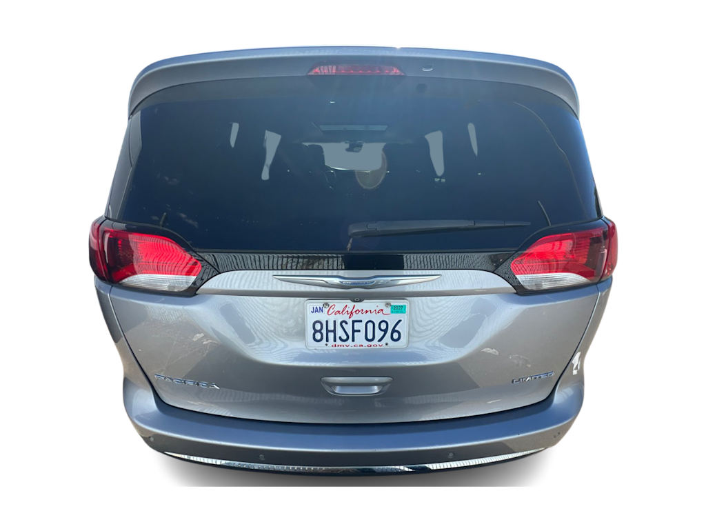 Thumbnail: 2017 Chrysler Pacifica - 3