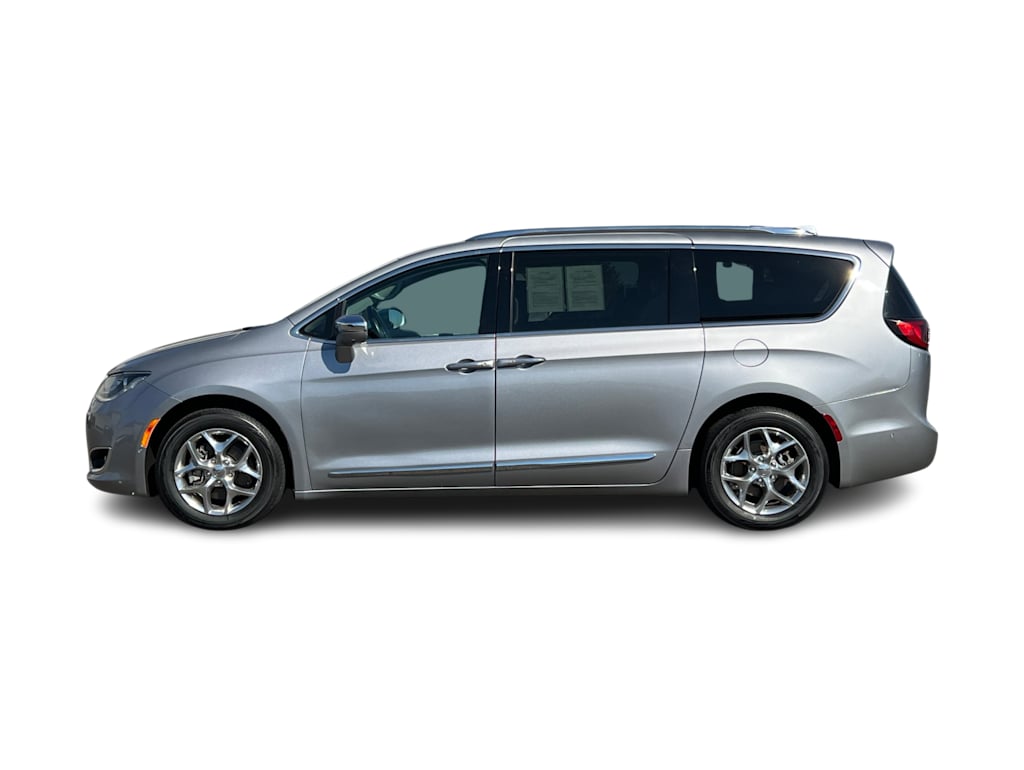 Thumbnail: 2017 Chrysler Pacifica - 3