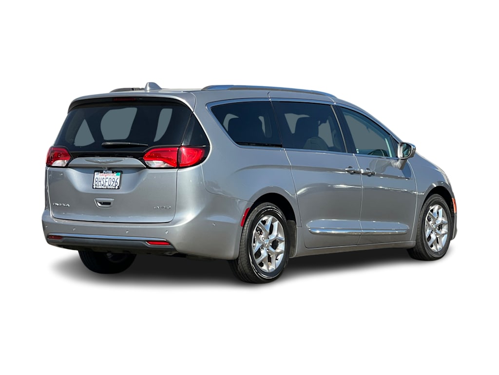Thumbnail: 2017 Chrysler Pacifica - 17