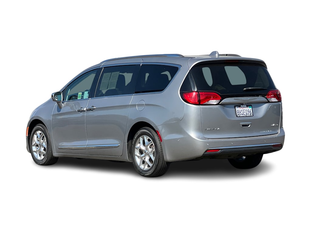 Thumbnail: 2017 Chrysler Pacifica - 4