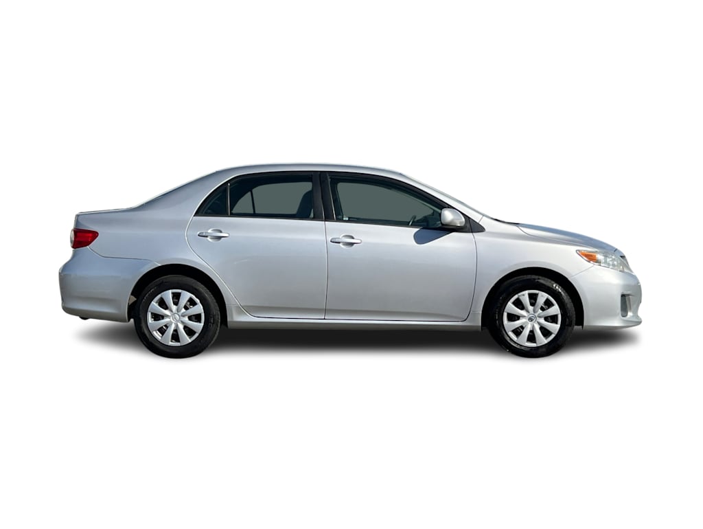 Thumbnail: 2011 Toyota Corolla - 18