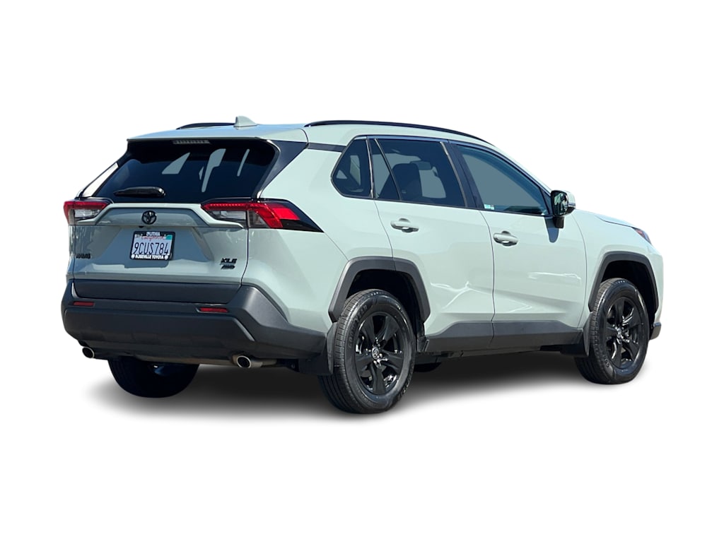 Thumbnail: 2022 Toyota RAV4 - 17