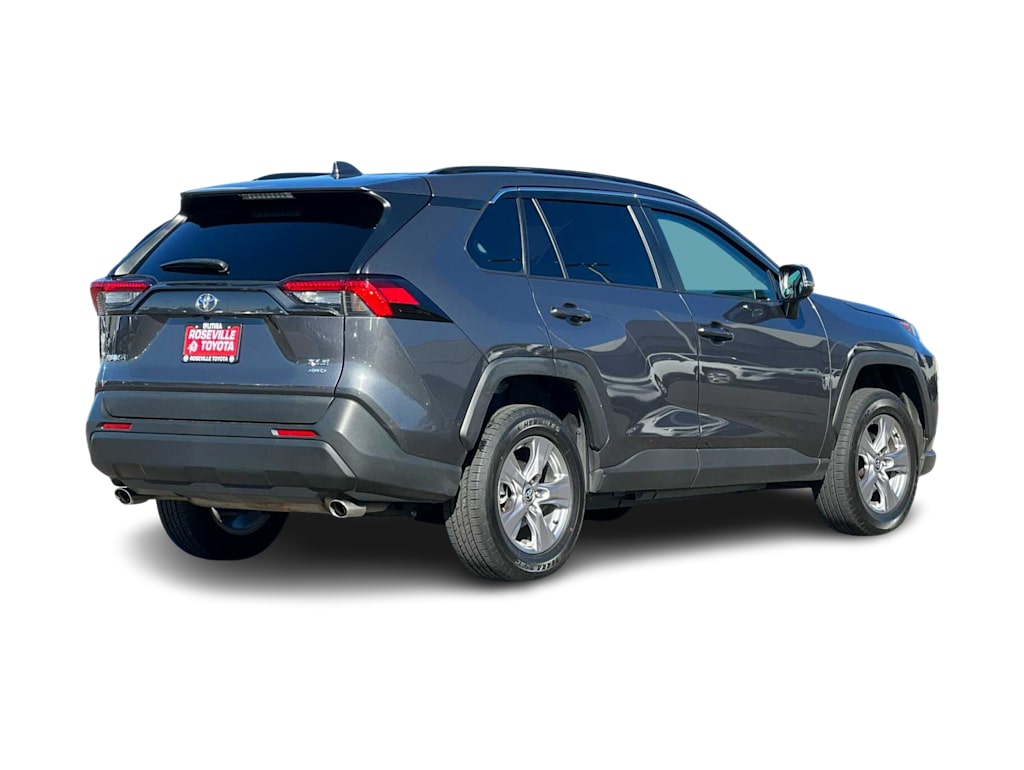 2022 Toyota RAV4 XLE 17