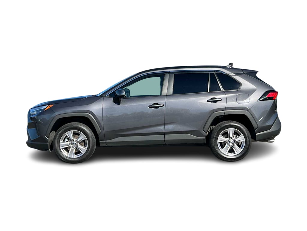 2022 Toyota RAV4 XLE 3