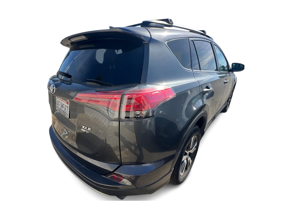 Thumbnail: 2018 Toyota RAV4 - 9