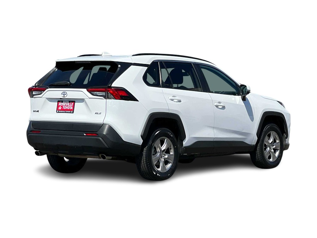 2022 Toyota RAV4 XLE 18