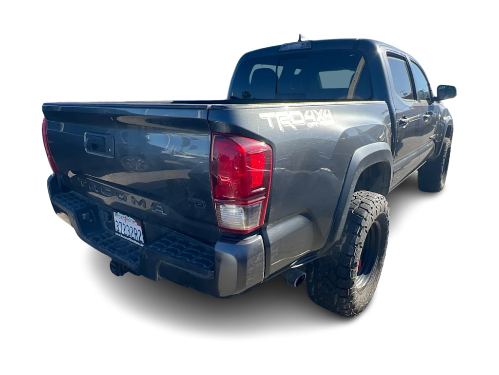Thumbnail: 2019 Toyota Tacoma - 10