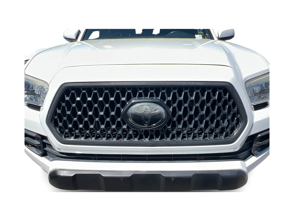 Thumbnail: 2018 Toyota Tacoma - 15
