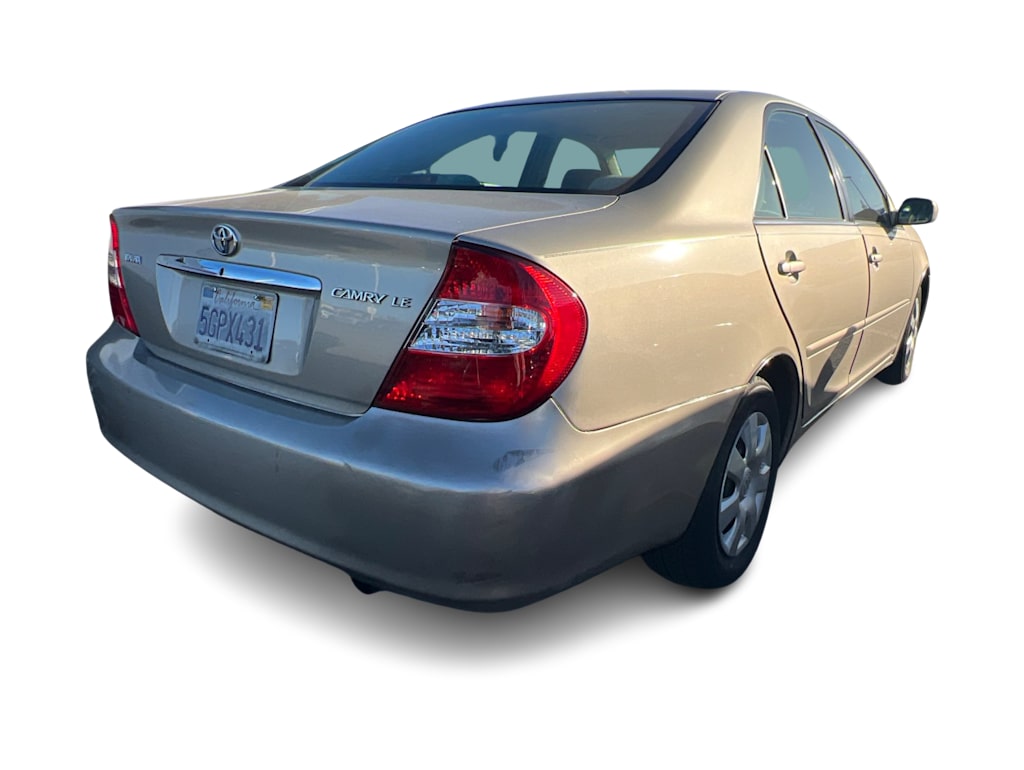 2004 Toyota Camry LE 9