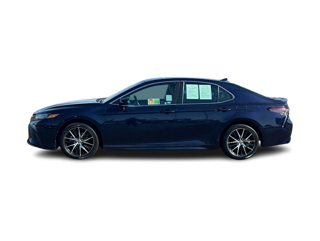 2022 Toyota Camry SE 3