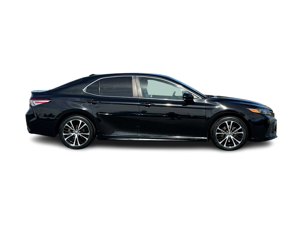 2020 Toyota Camry SE 19