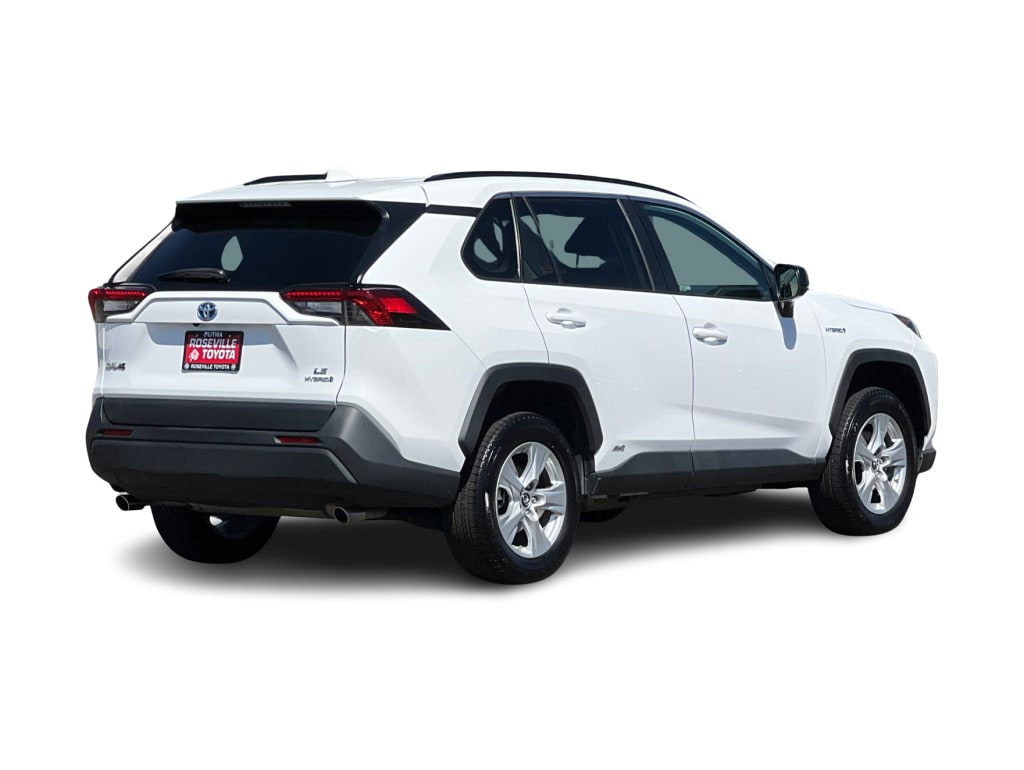 2020 Toyota RAV4 LE 18