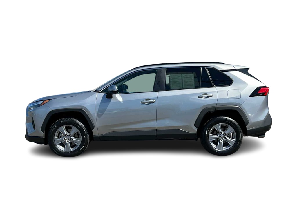 2022 Toyota RAV4 XLE 3