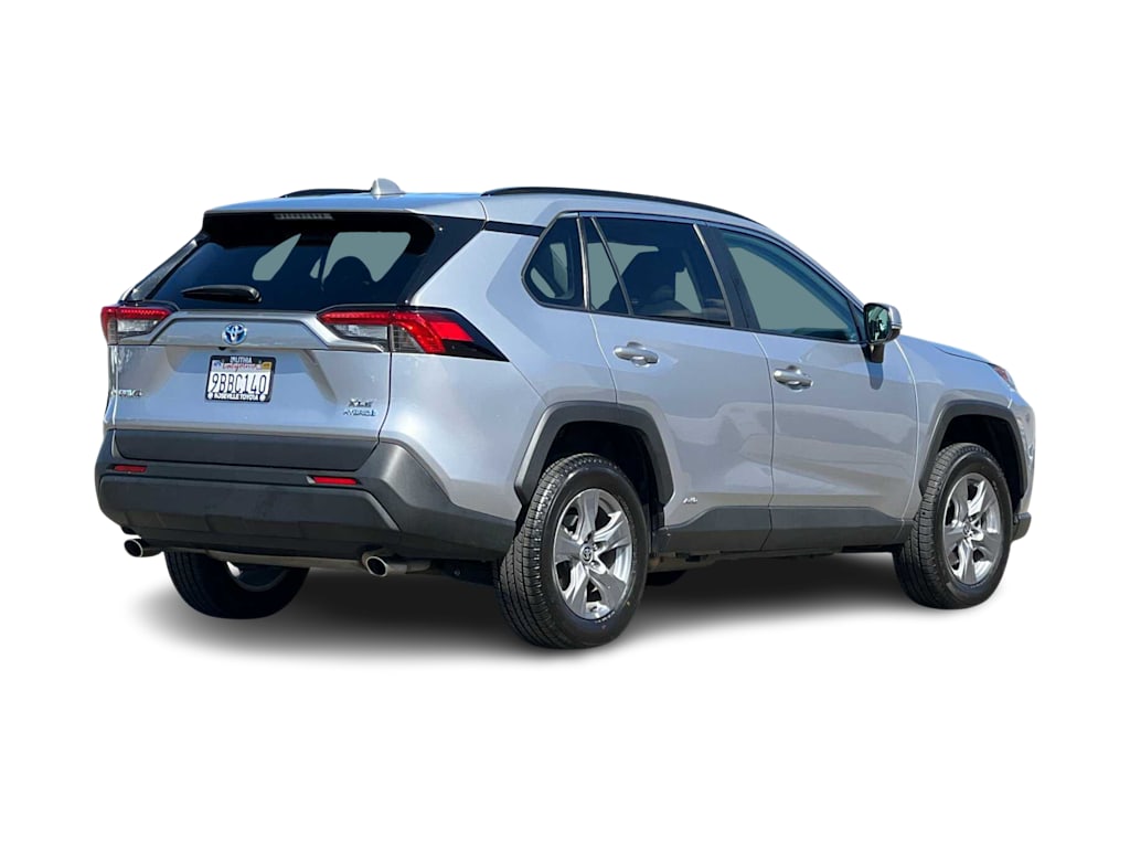 2022 Toyota RAV4 XLE 17