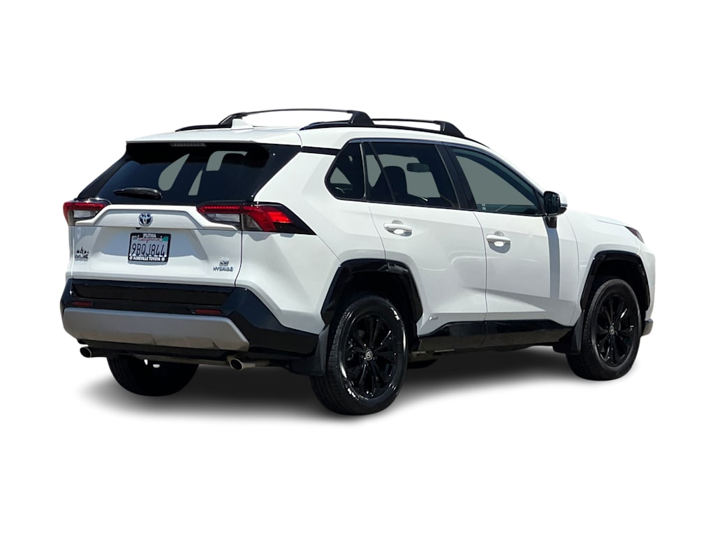 Thumbnail: 2022 Toyota RAV4 - 17