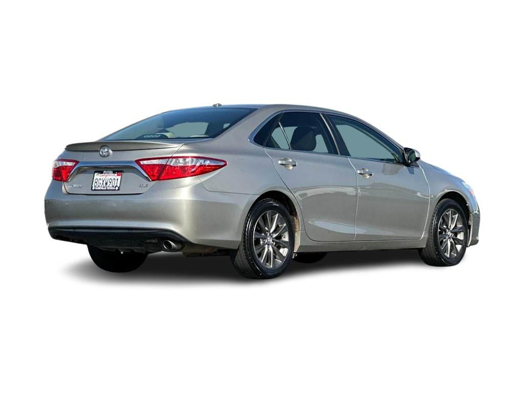 2015 Toyota Camry XLE 17