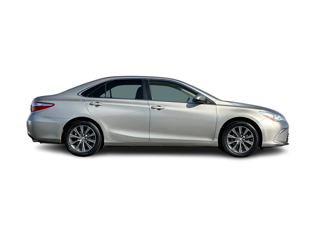 2015 Toyota Camry XLE 19