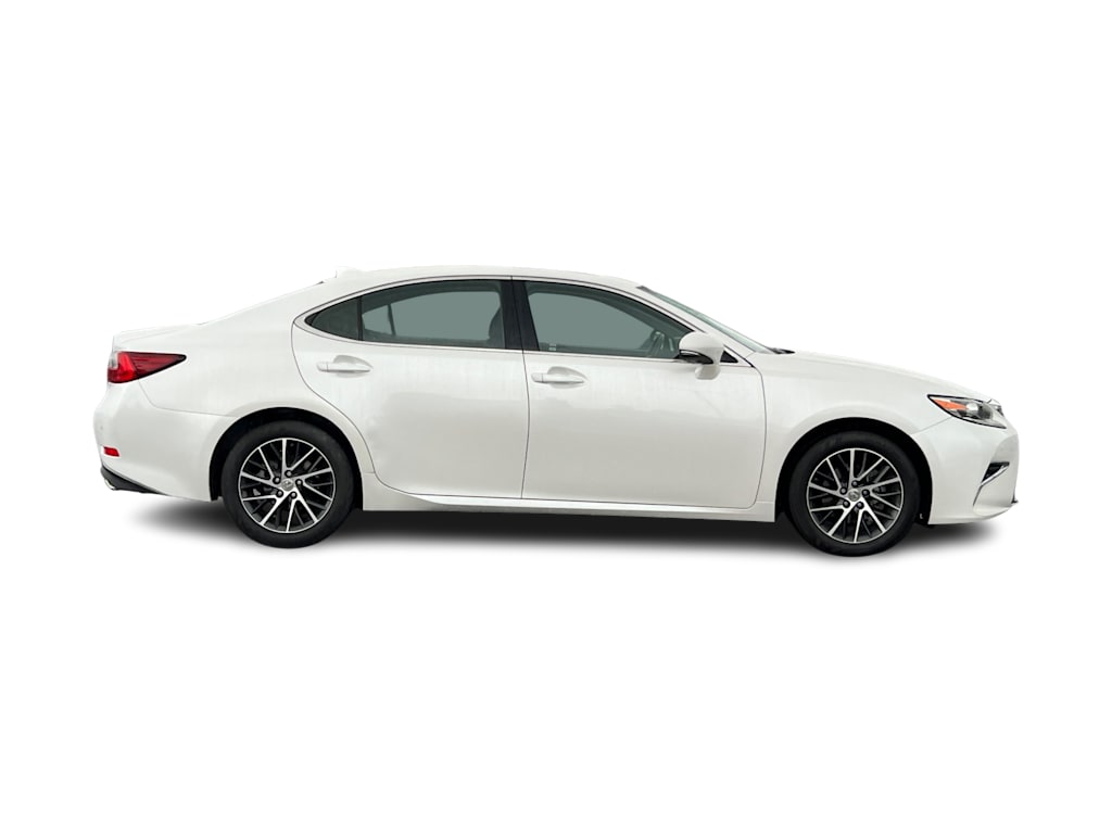 Thumbnail: 2016 Lexus ES - 17