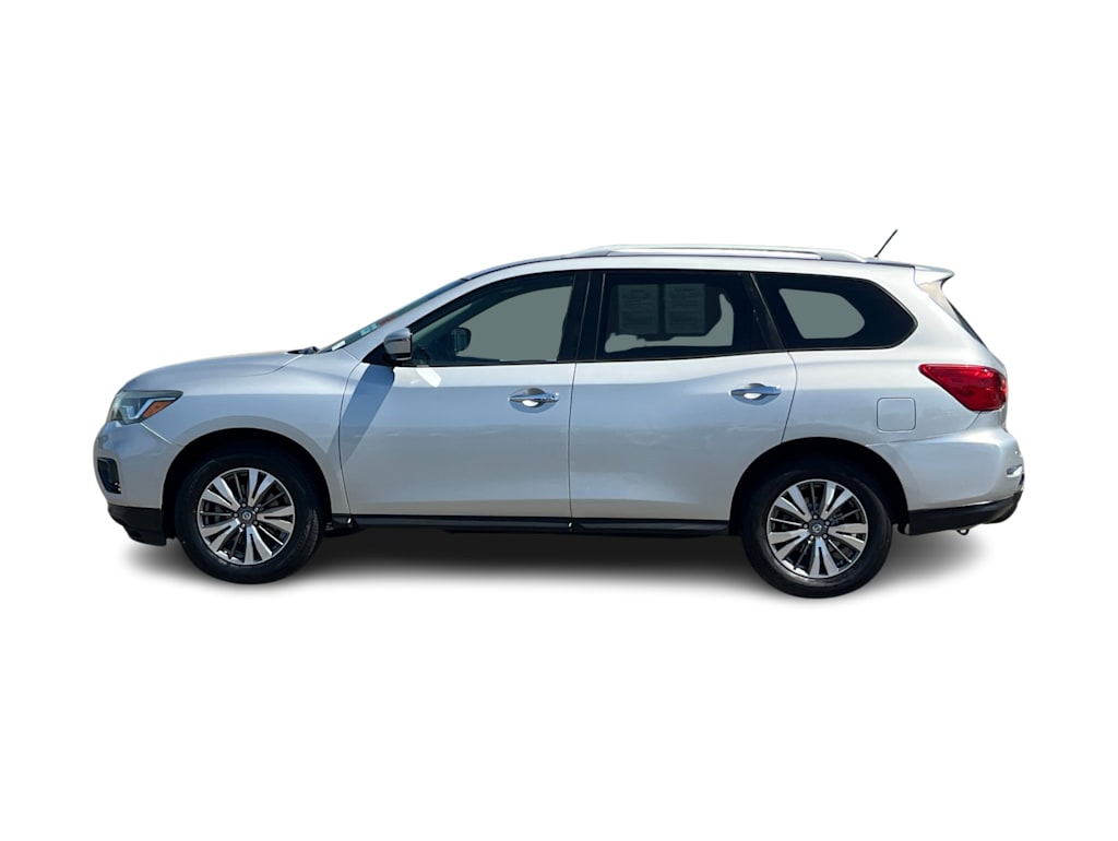 Thumbnail: 2017 Nissan Pathfinder - 3