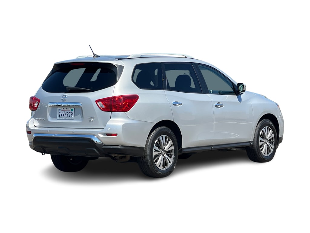 Thumbnail: 2017 Nissan Pathfinder - 17