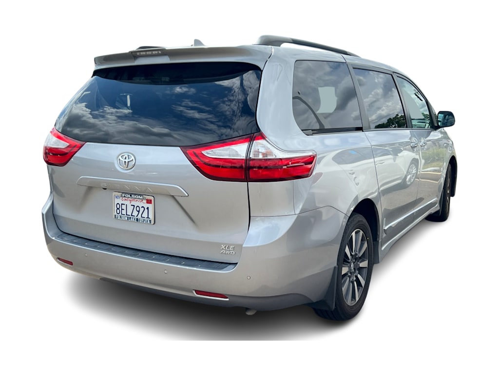 Thumbnail: 2018 Toyota Sienna - 10