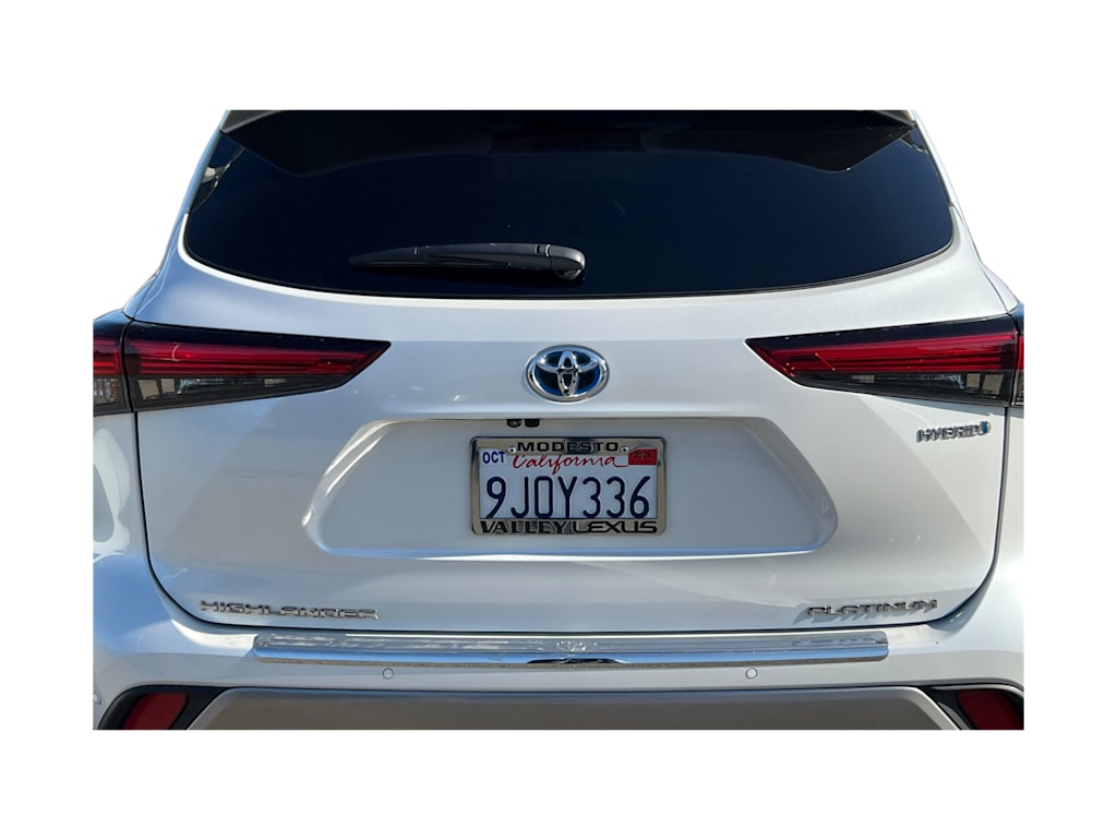 Thumbnail: 2023 Toyota Highlander - 20