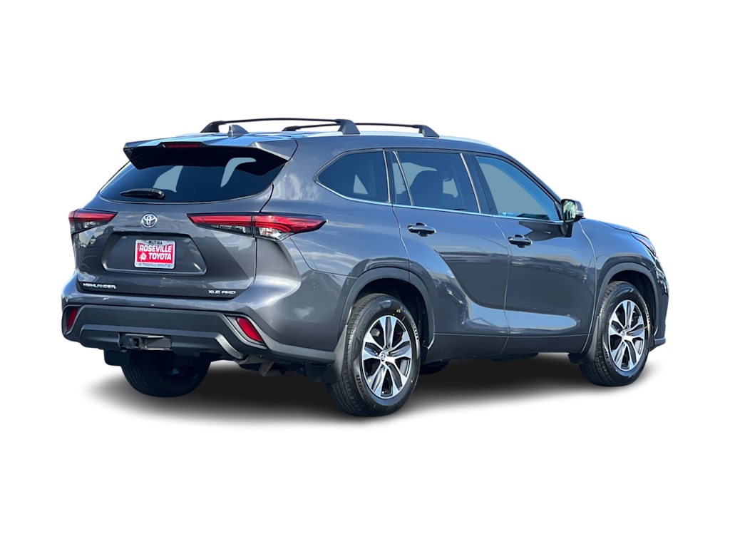 Thumbnail: 2022 Toyota Highlander - 16