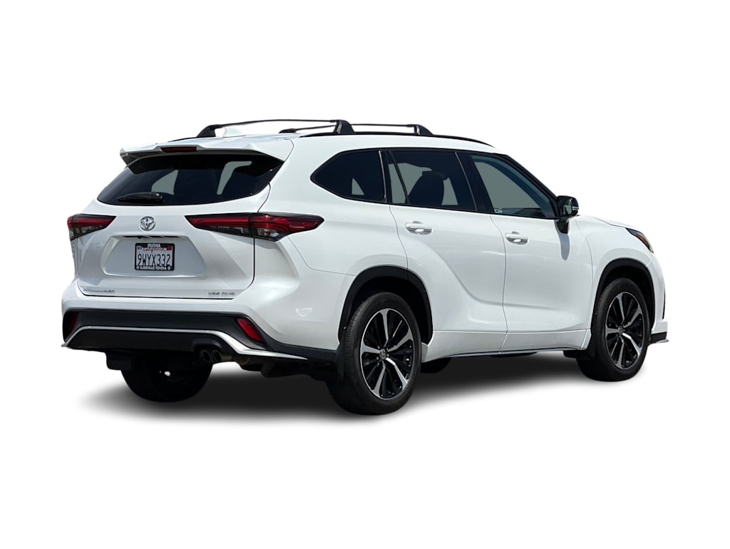 Thumbnail: 2022 Toyota Highlander - 17