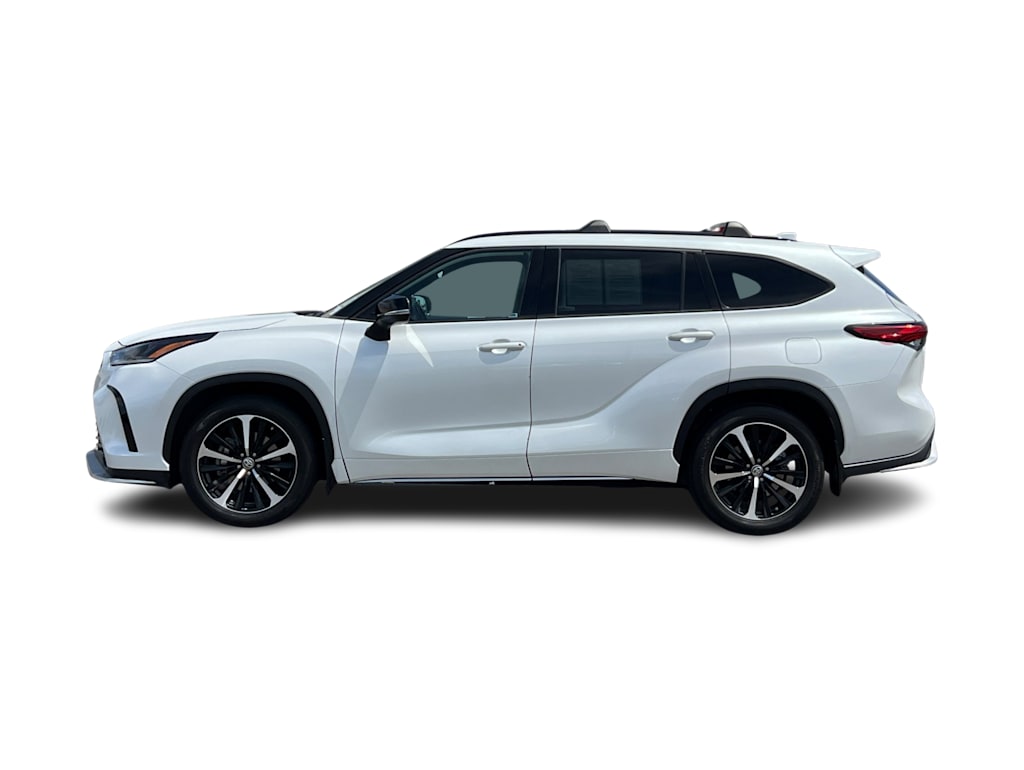 Thumbnail: 2022 Toyota Highlander - 3