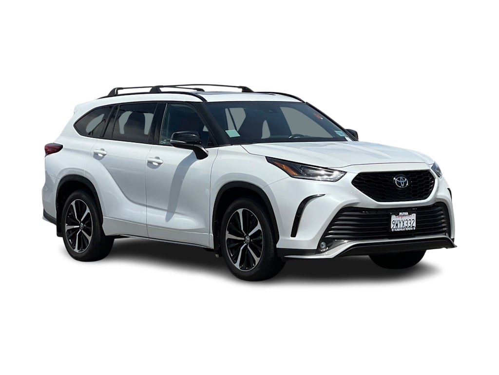 Thumbnail: 2022 Toyota Highlander - 18