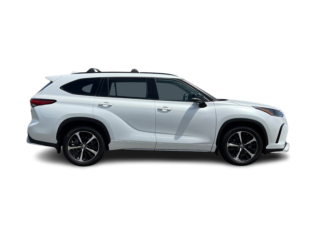 Thumbnail: 2022 Toyota Highlander - 19