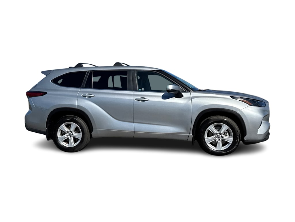 Thumbnail: 2023 Toyota Highlander - 20